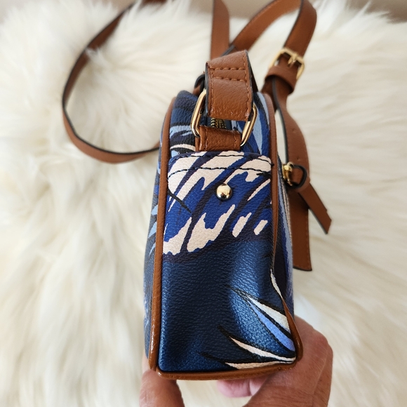 Nanette Lepore Blue Tropics Camera Bag - Picture 4 of 16